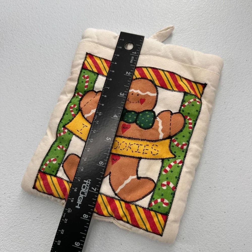 Vintage Christmas Themed Oven Mitt &‎ Pot Holder Set Bear & Gingerbread Designs
